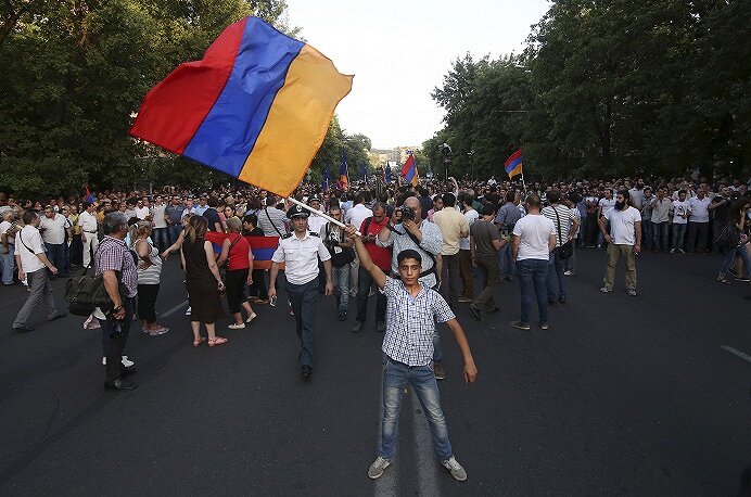<strong>23 июня</strong><p>В Ереване прошли протесты против повышения цен на электроэнергию</p>