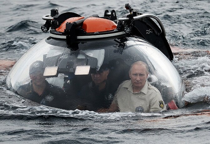 <strong>18 августа</strong><p>Путин погрузился на батискафе на дно Черного моря</p>