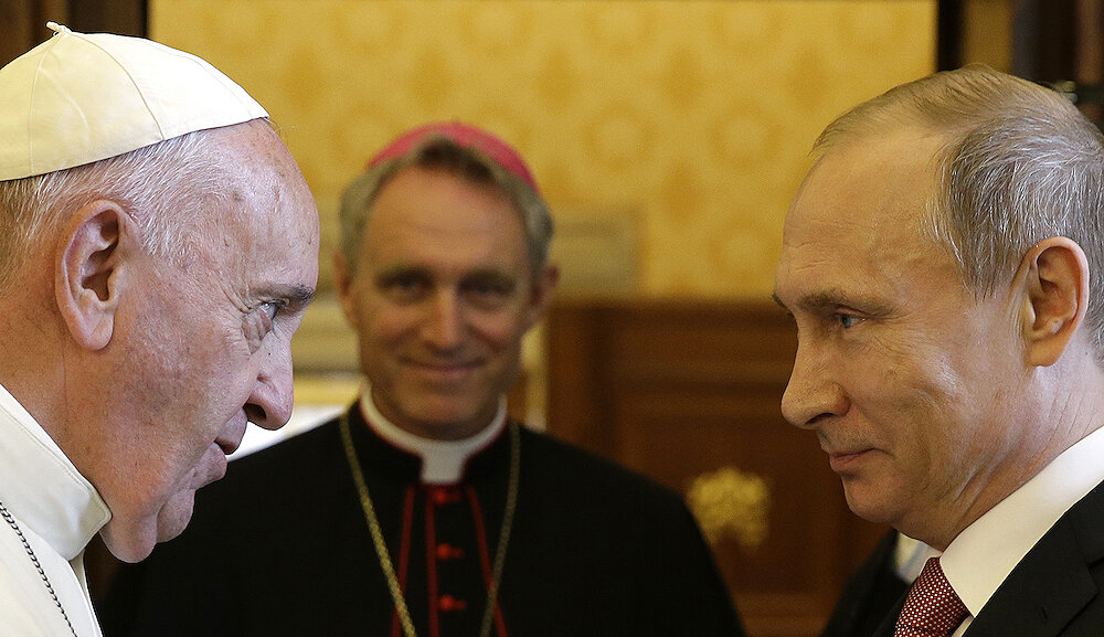 <strong>10 июня</strong> <p>В Ватикане прошла встреча Папы Римского с Владимиром Путиным</p>