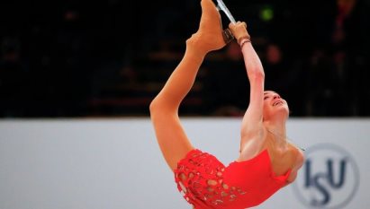 15-летняя россиянка Юлия Липницкая выиграла чемпионат Европы по фигурному катанию - фото 1
