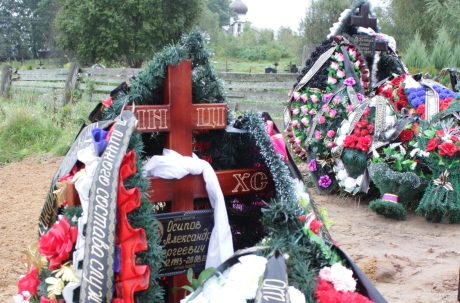 Появились фотографии могил псковских десантников, которых заживо похоронили 