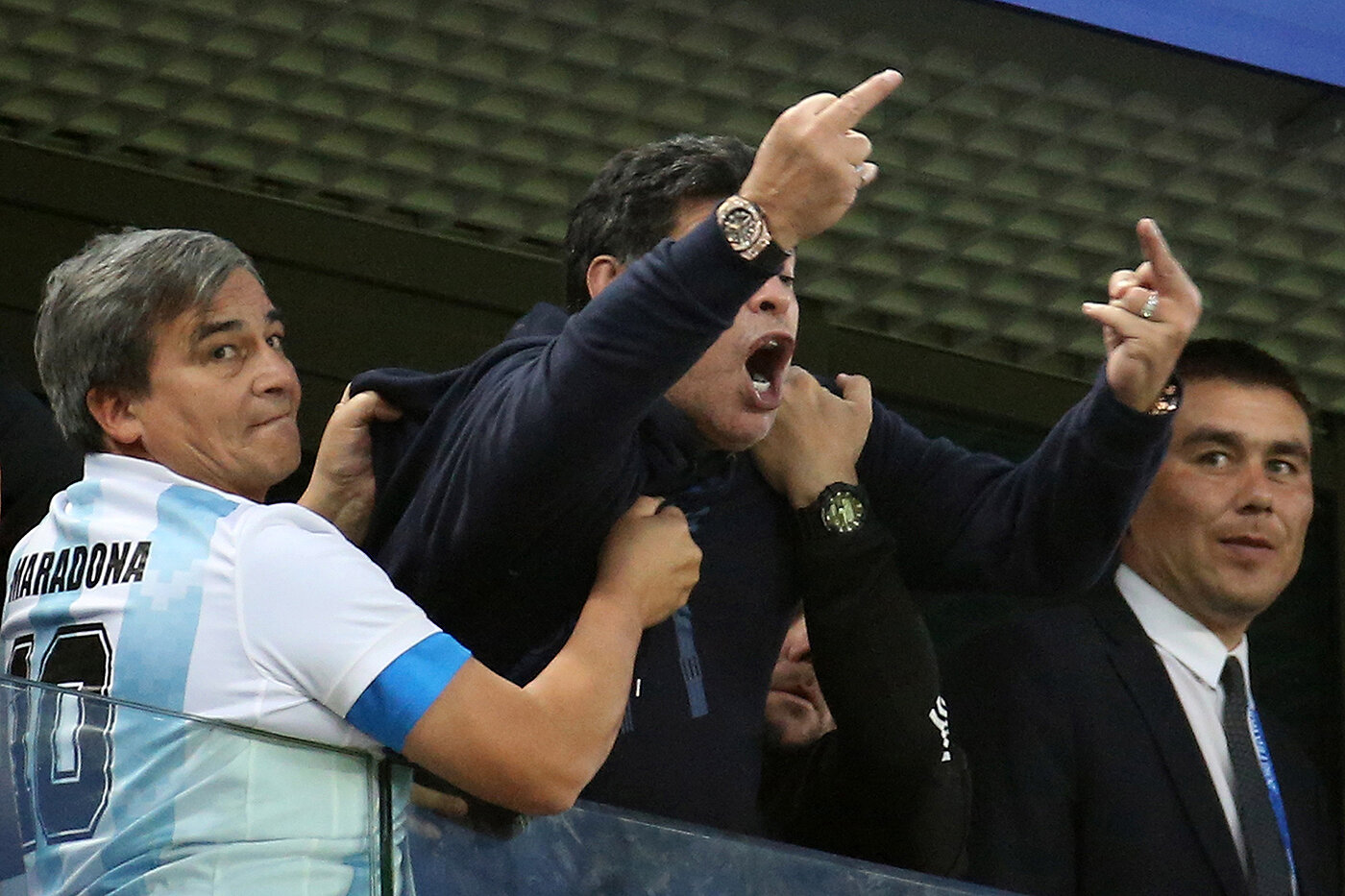 <p>Диего Марадона после гола Маркоса Рохо, который вывел Аргентину в 1/8 финала</p>