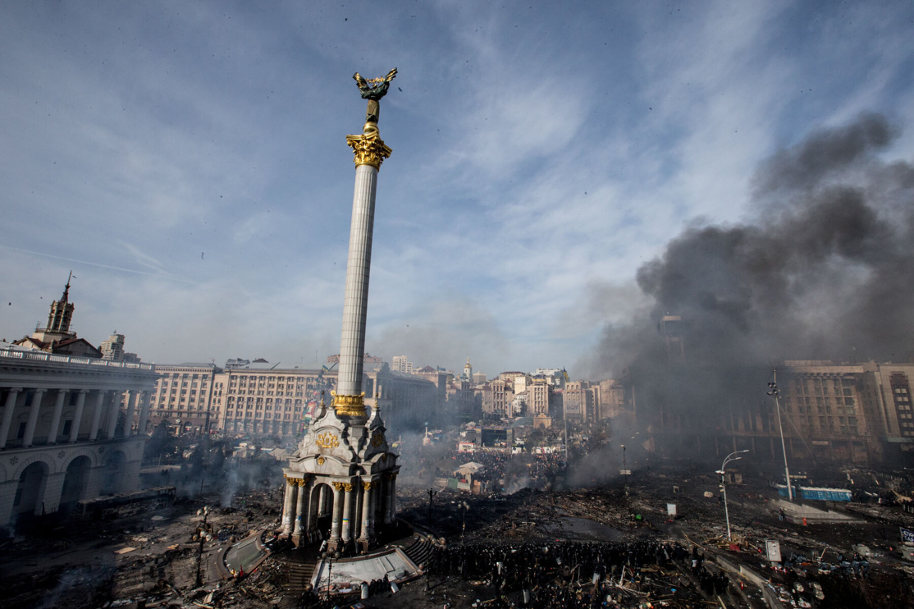 <p>Дым от покрышек на Майдане. Киев, 2014 год</p>
