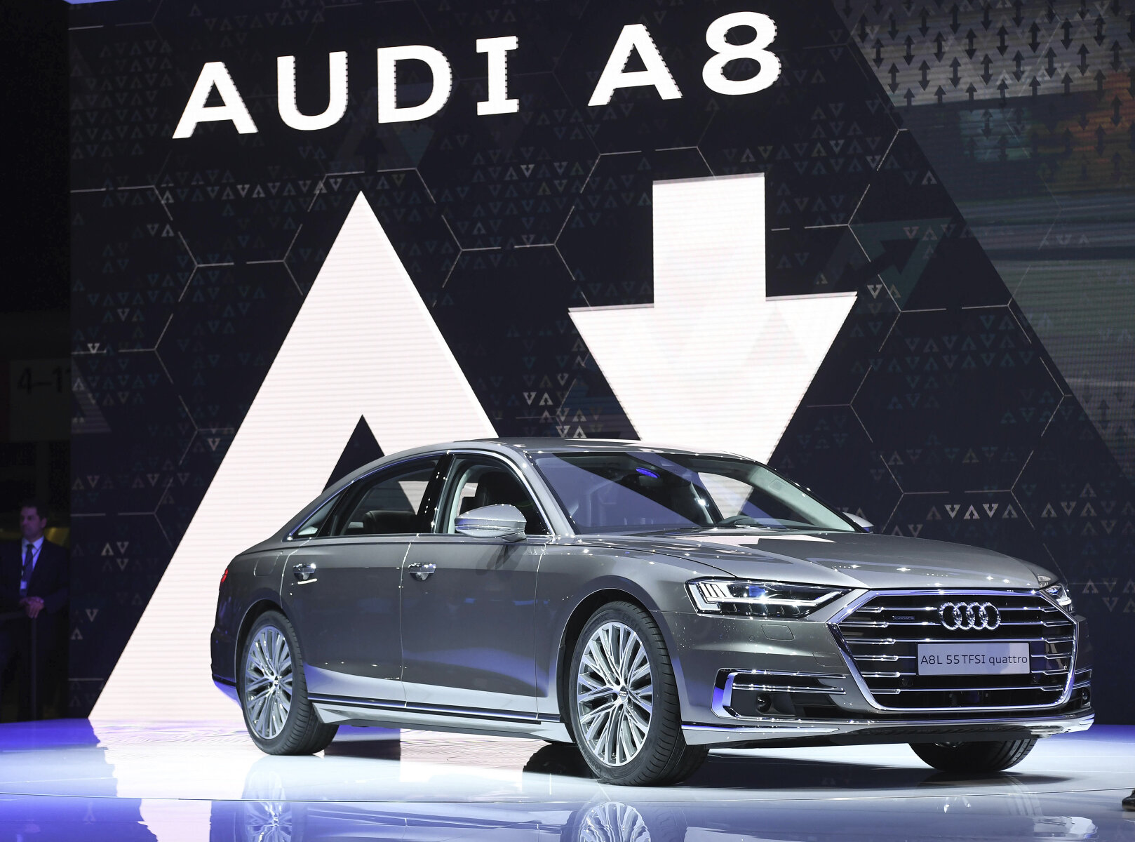 <p>Четвертое поколение Audi A8 получило систему&nbsp;автономного управления, в которой автопилот может управлять автомобилем на скорости до 60 км/ч. Таким образом, эта модель может сама трогаться с места, маневрировать и тормозить.&nbsp;</p>