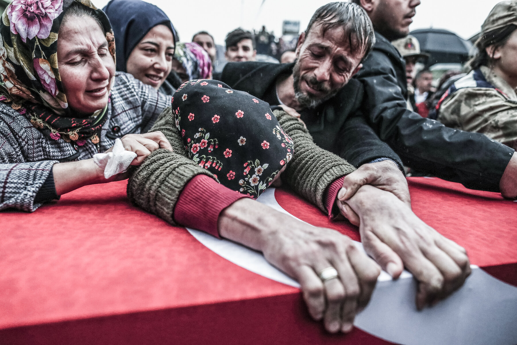 <p>Похороны турецкого солдата, погибшего во время бомбардировок в Идлибе</p>
