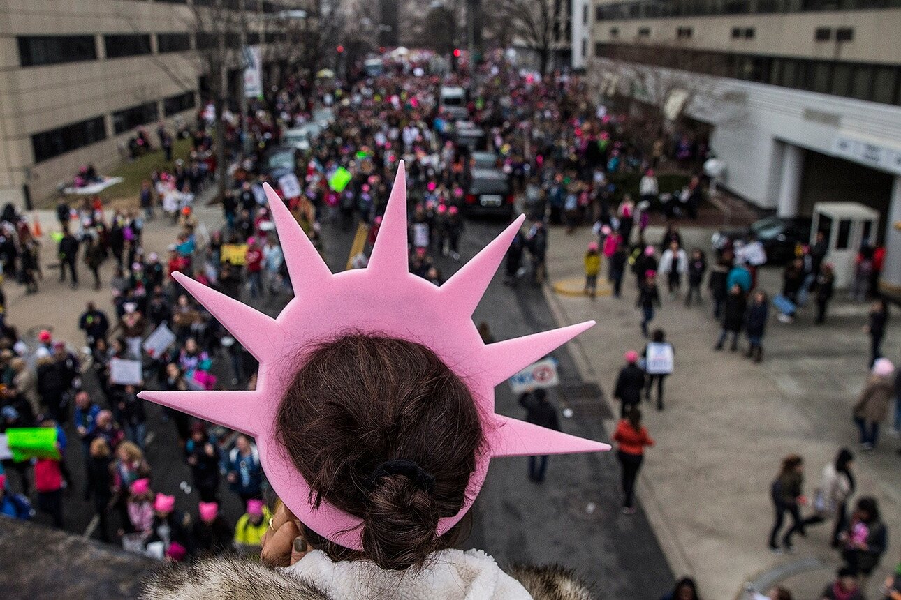 <p>Участники полумиллионного марша женщин&nbsp;в Вашингтоне</p>
