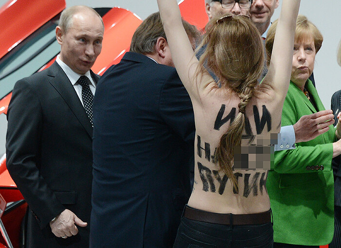 Акция движения Femen, Ганновер, 8 апреля 2013. Источник: AFP PHOTO / Jochen Lübke