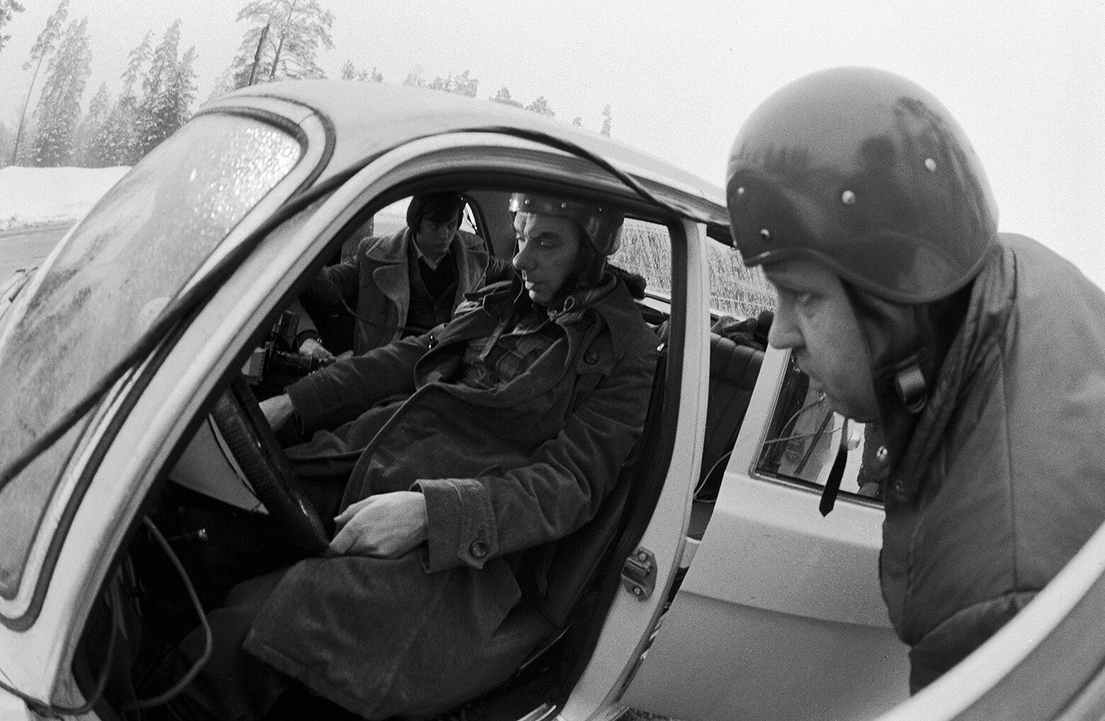 <p>Алексей Баталов в кабине легкового автомобиля &laquo;Волга&raquo; ГАЗ-3102. 1981</p>