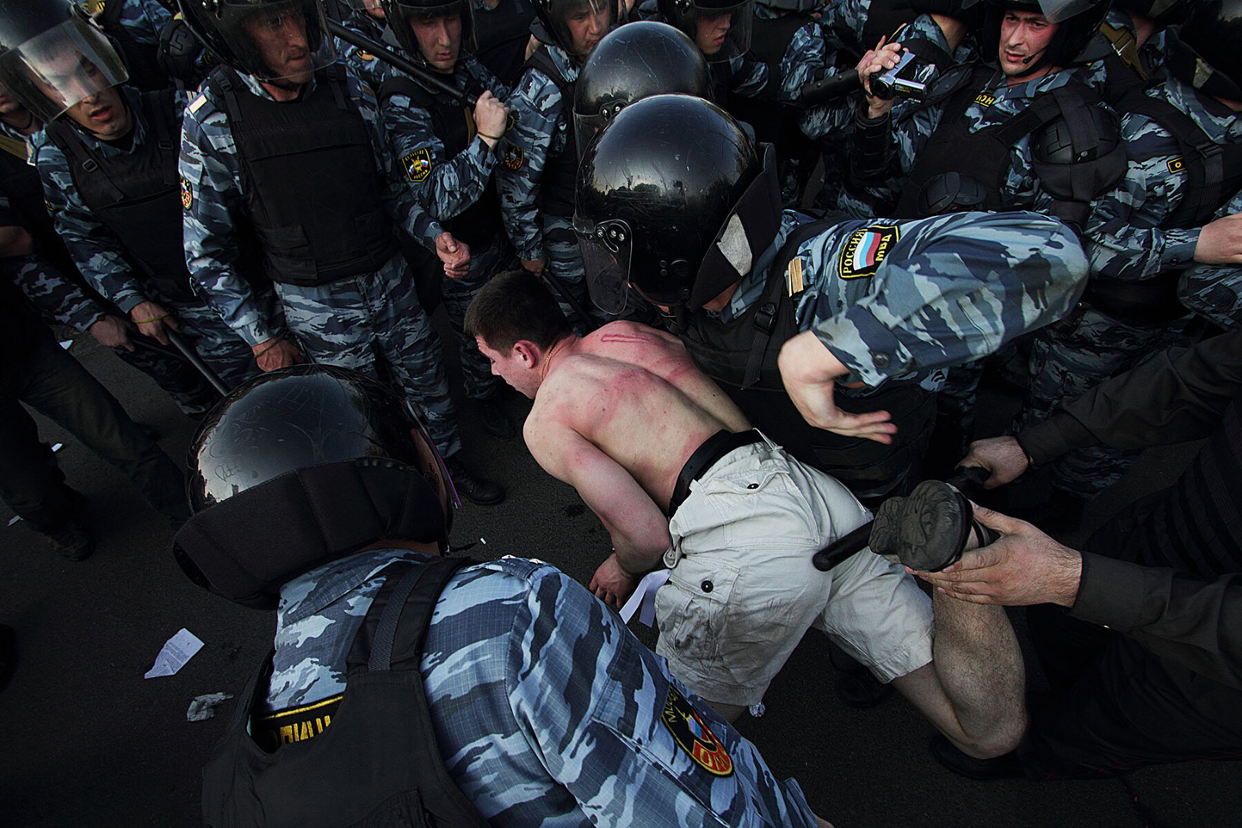 <p>Задержания во время митинга на Болотной площади против инаугурации Владимира Путина. Москва, 2012 год</p>