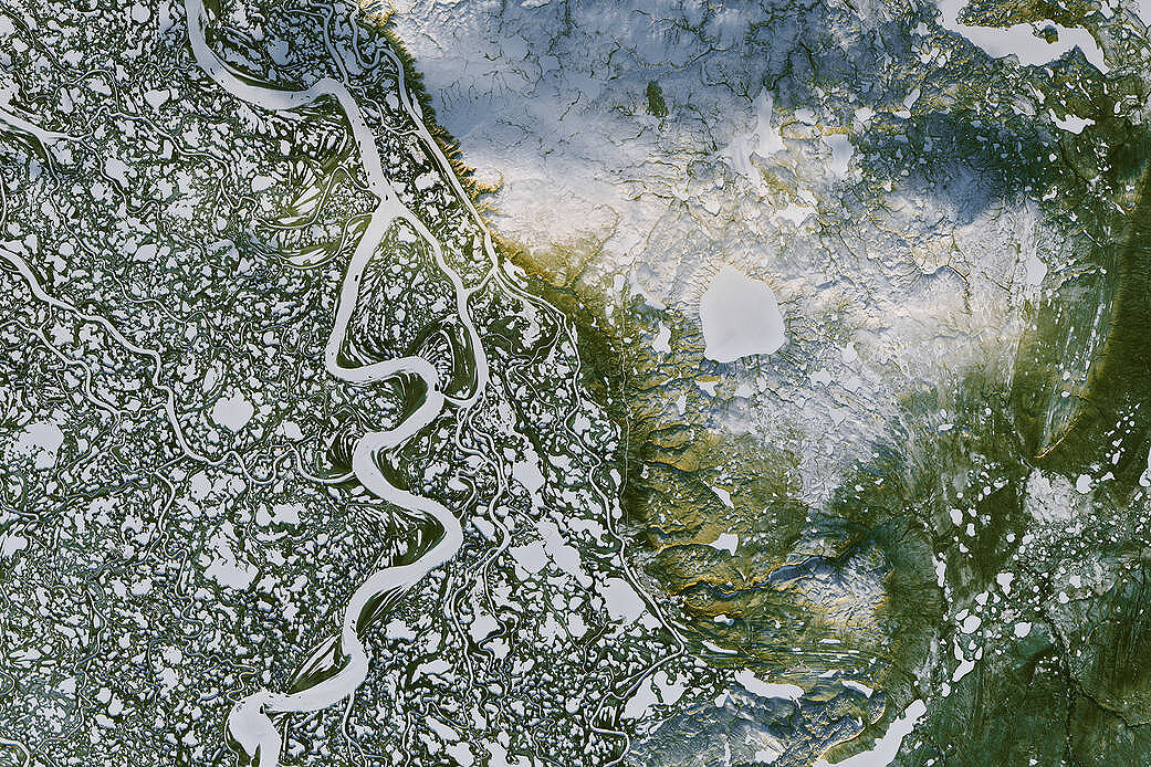 <p>Изображение Канады со спутника.</p>