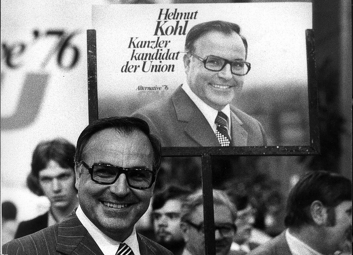 <p>Гельмут Коль и его предвыборный&nbsp;плакат&nbsp;в ФРГ в 1975 году.</p>
