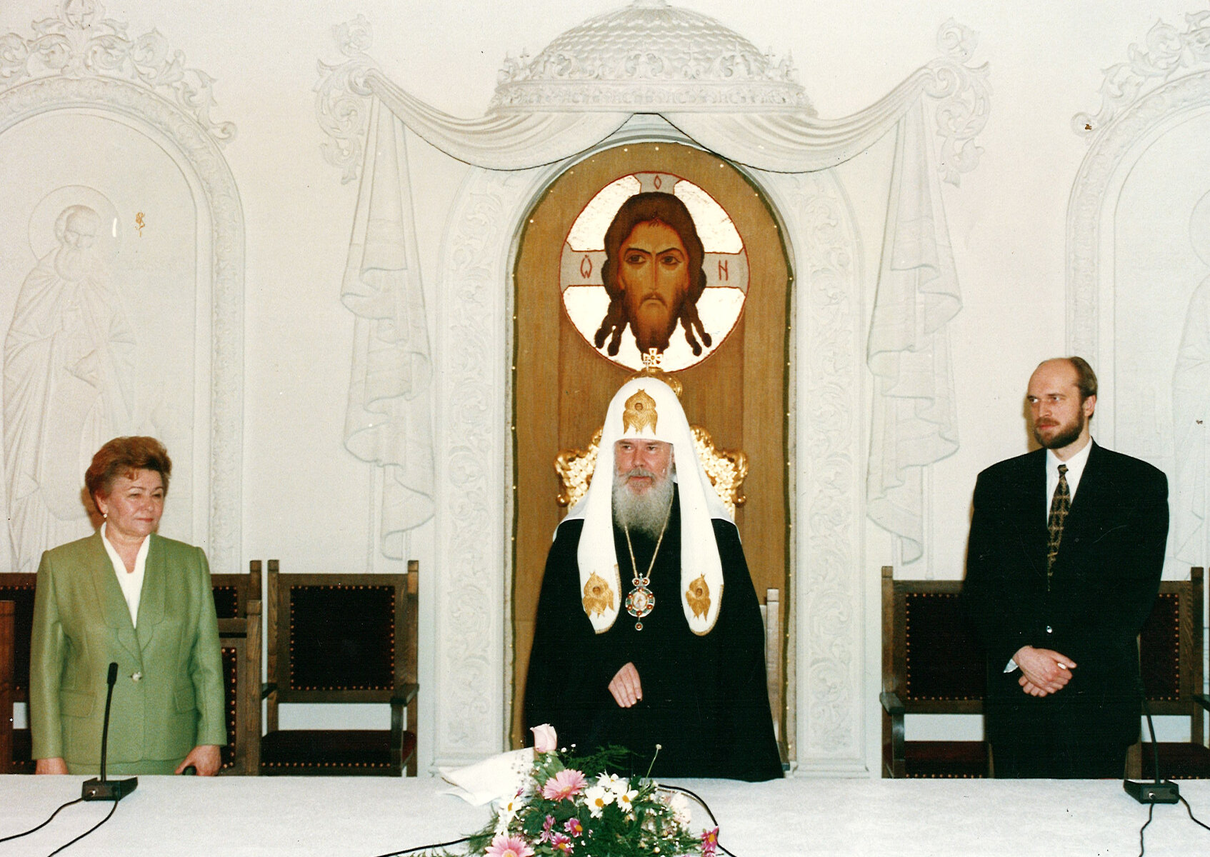 <p>Встреча у патриарха Алексия II с Наиной Ельциной, 1993 год.<br />
&nbsp;</p>