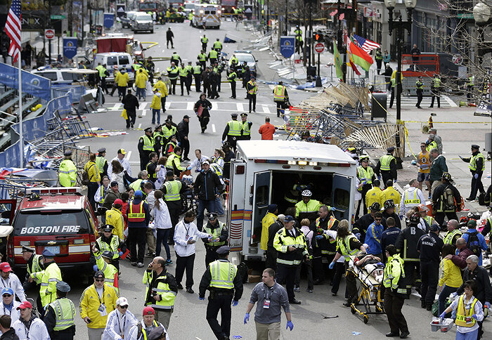 Последствия взрыва в Бостоне. Источник фото: AP Photo/Charles Krupa