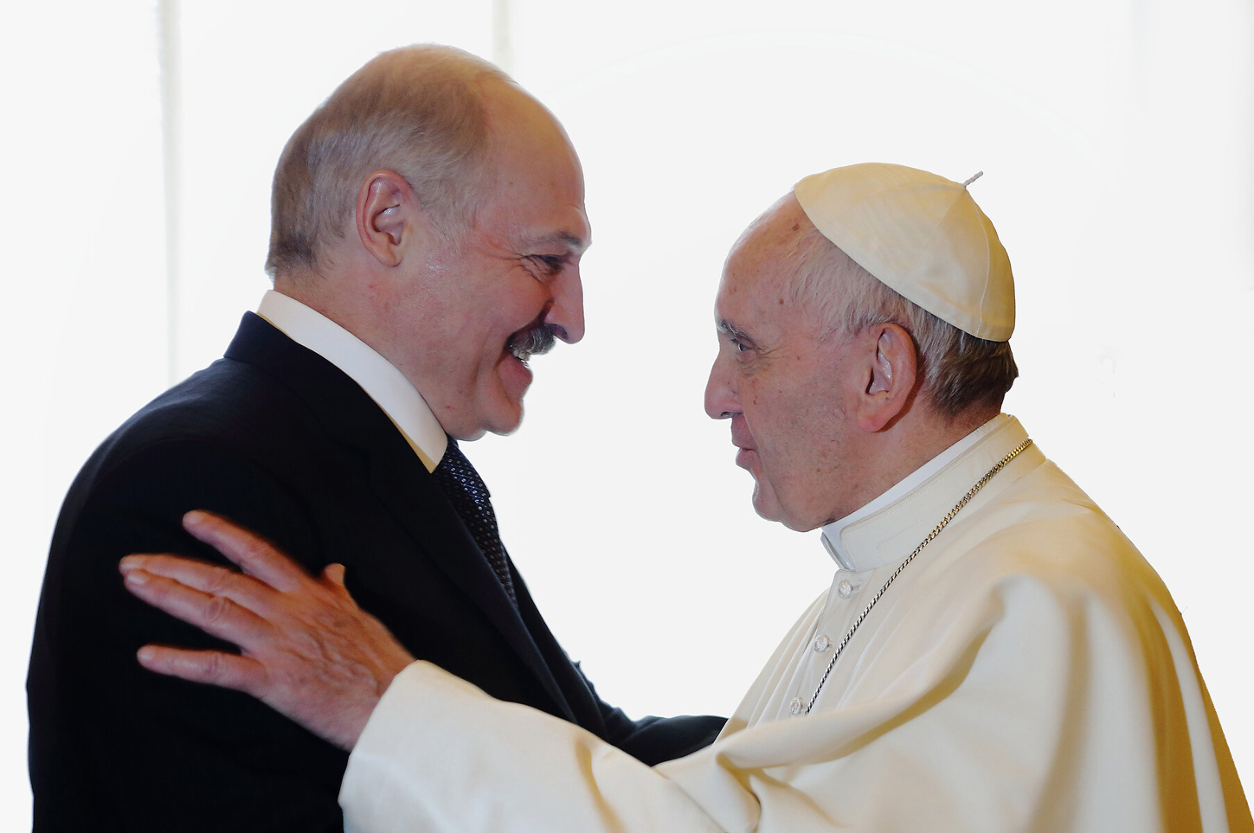 <p>Лукашенко и Папа Римский Франциск, 21 мая 2016 года</p>