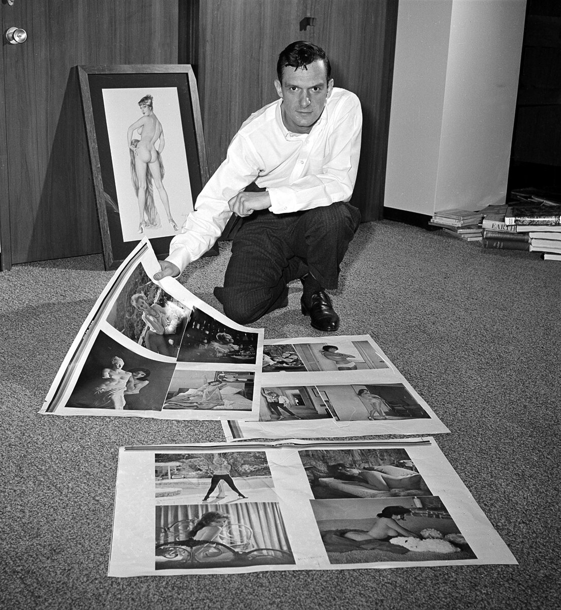 <p>Издатель Хью Хефнер выбирает фотографии для Playboy. Чикаго, июнь 1961 года. С выхода первого номера&nbsp;в 1953 году тираж журнала вырос до 1,2 млн&nbsp;экземпляров.</p>