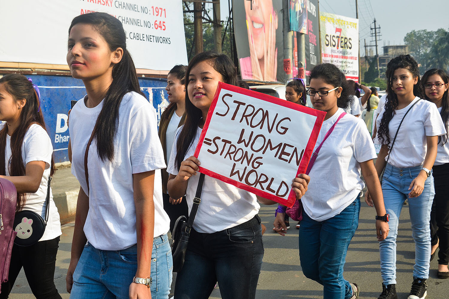 <p>Студентки Азиатского института медсестер во время демонстрации за права женщин в Гувахати на востоке&nbsp;Индии</p>