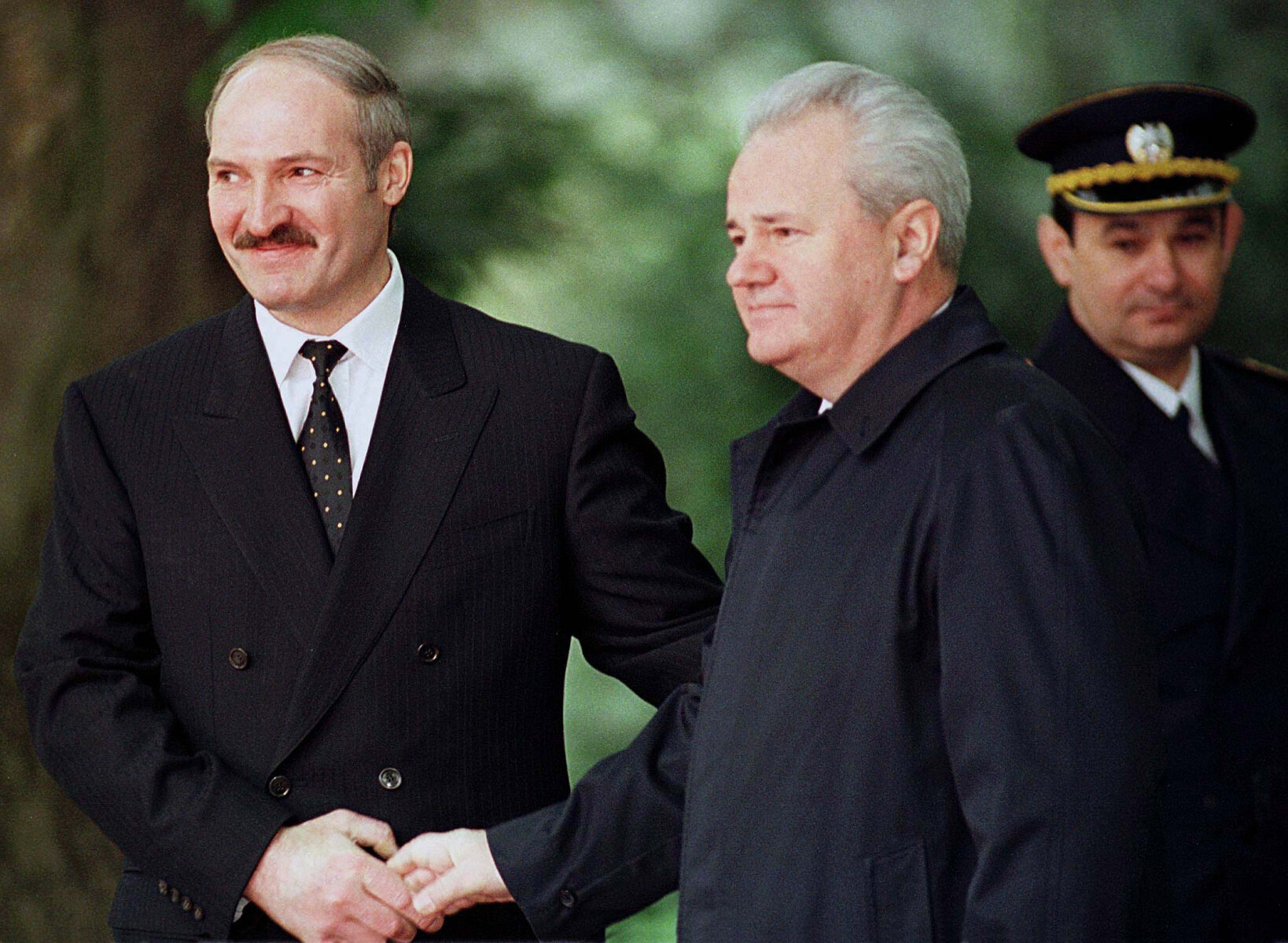 <p>Лукашенко и Слободан Милошевич, 14 апреля 1999 года</p>