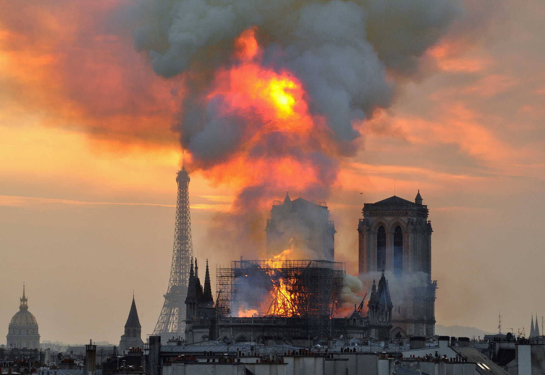 <p>Пожар в соборе Нотр-Дам. Париж, 2019 год</p>