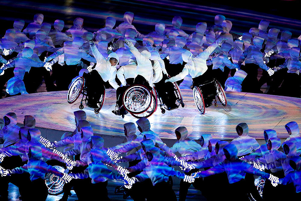 <p>Это первая Паралимпиада в истории Южной Кореи. Летние Игры прошли в Сеуле в 1988 году. Пхенчхан соревновался за право проведения этих соревнований с городом Анси в Альпах и Мюнхеном. За его заявку уже в первом этапе проголосовали более половины членов Международного олимпийского комитета.</p>