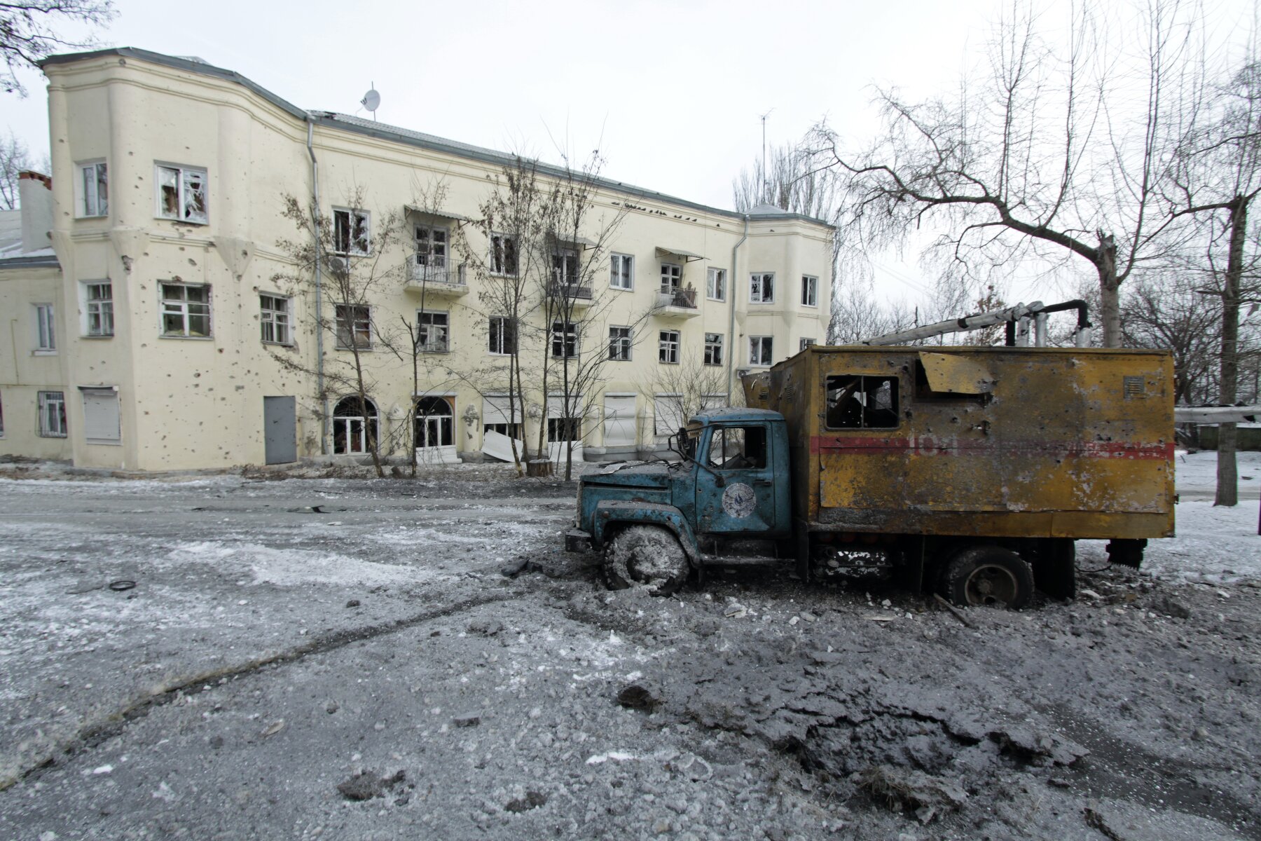 <p>Автомобиль, пострадавший в результате обстрела&nbsp;в Донецке.</p>