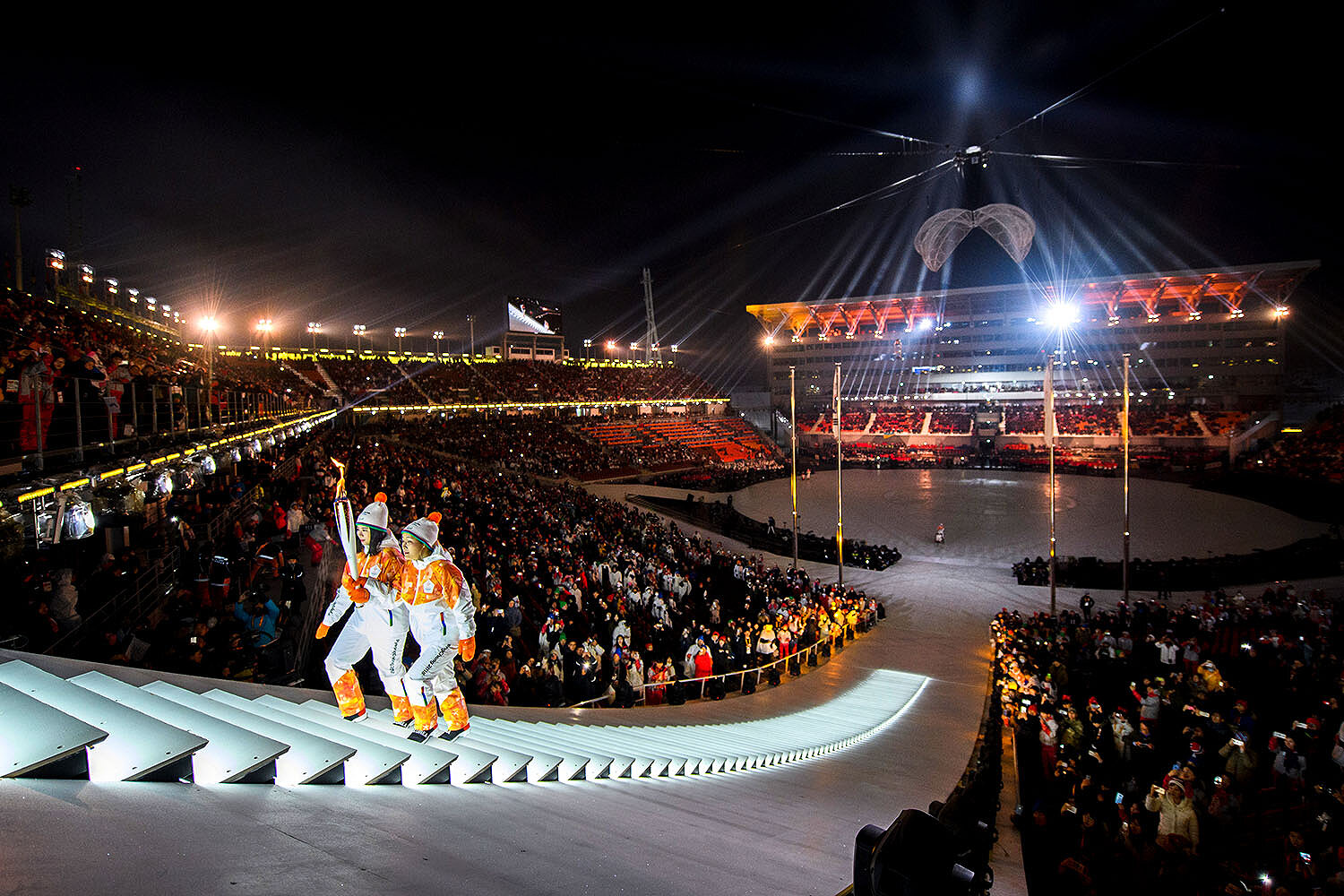 <p>Пламя объединили&nbsp;с факелом из Англии, где зародились Паралимпийские игры, а также&nbsp;с факелом Паралимпиады-1998 в Сеуле.&nbsp;</p>