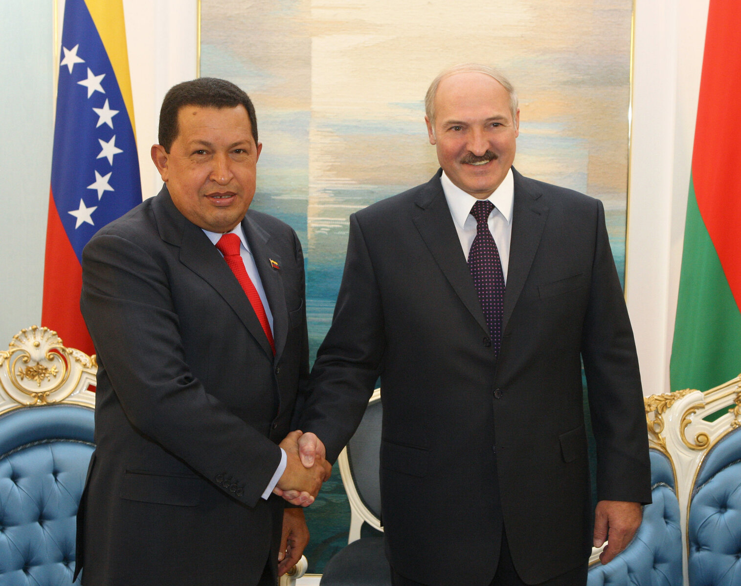 <p>Лукашенко и Уго Чавес, 16 октября 2010 года</p>