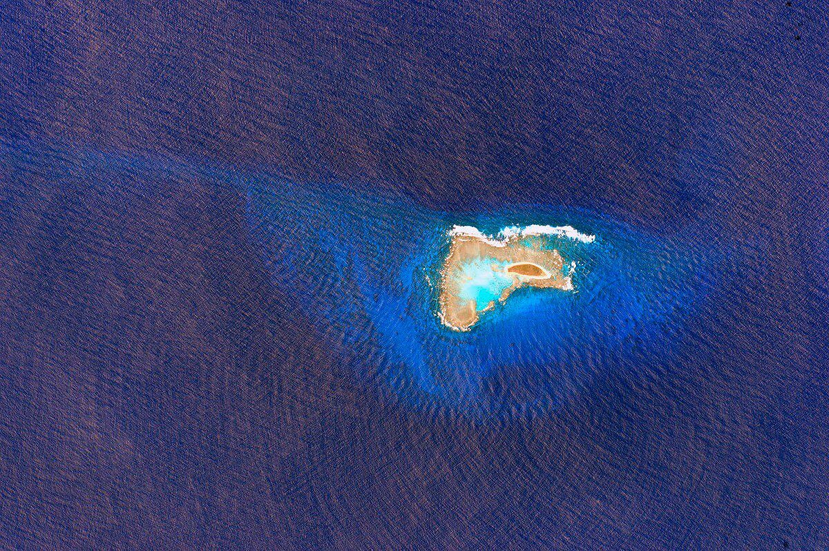 Маленький остров в океане