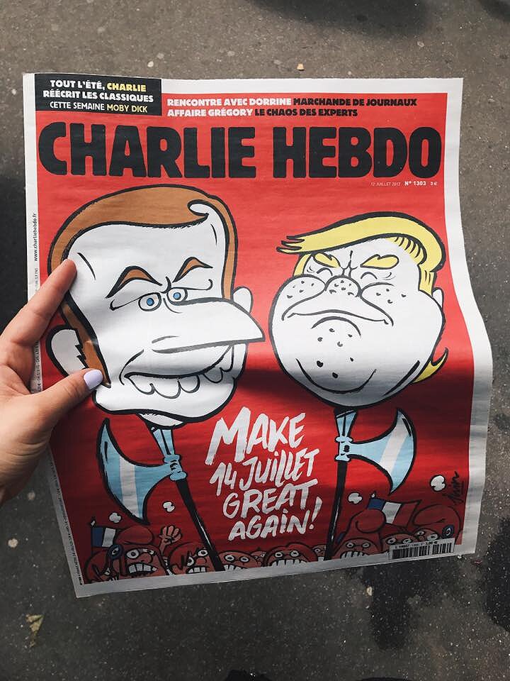 <p>Газета Charlie Hebdo вышла с обложкой, на которой изображены Трамп и Макрон. Надпись гласит: &laquo;Сделаем 14 июля великим снова&raquo;. Двойной намек: на предвыборный слоган Трампа &laquo;Сделаем Америку великой снова&raquo;, а также на то, что он был приглашен принять участие в национальном французском празднике &ndash; Дне взятия Бастилии, который проводится 14 июля.</p>