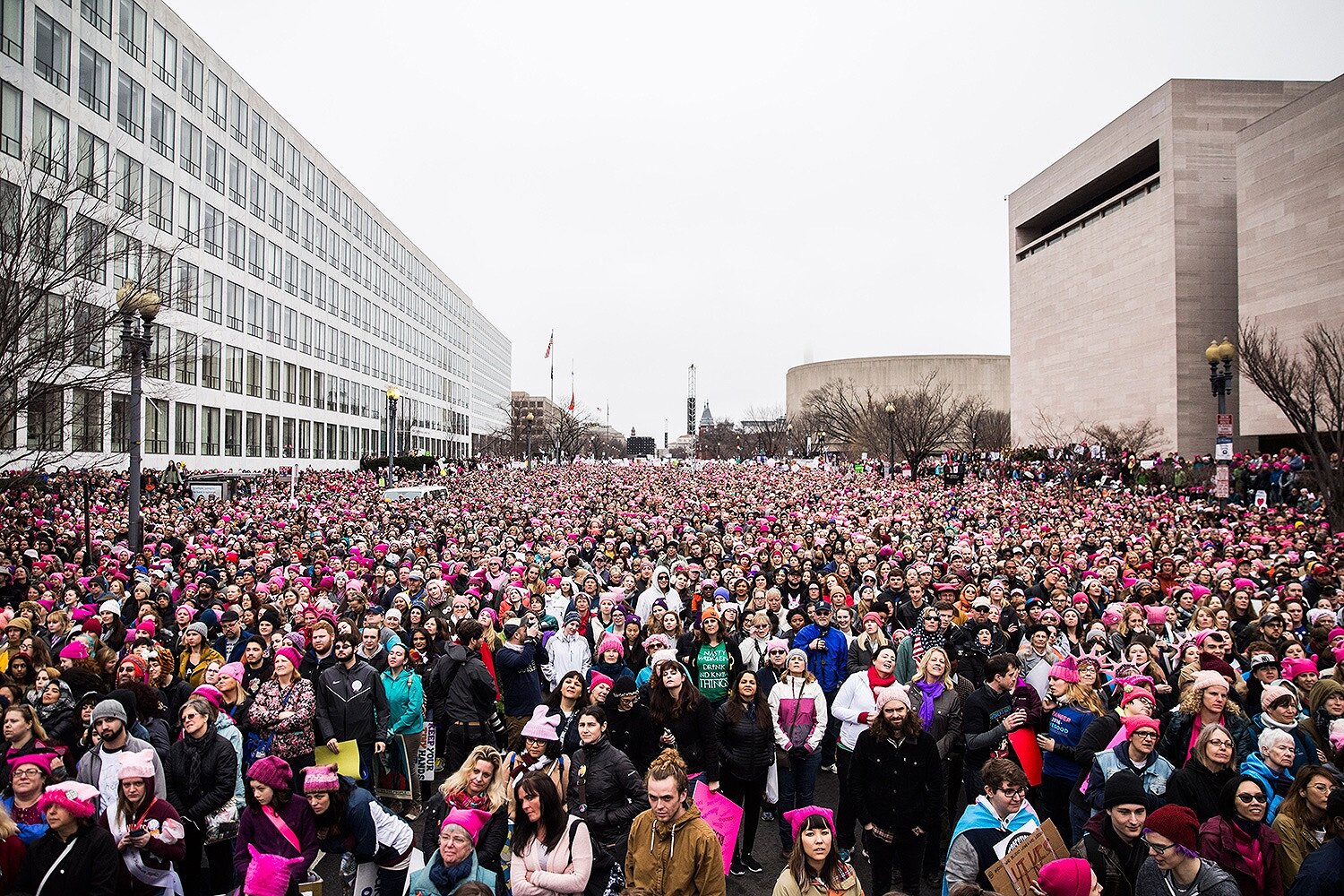 <p>Организаторы акции протеста сообщили о сотнях тысячах участников в Вашингтоне, Нью-Йорке и Лос-Анджелесе.</p>

<p>&nbsp;</p>