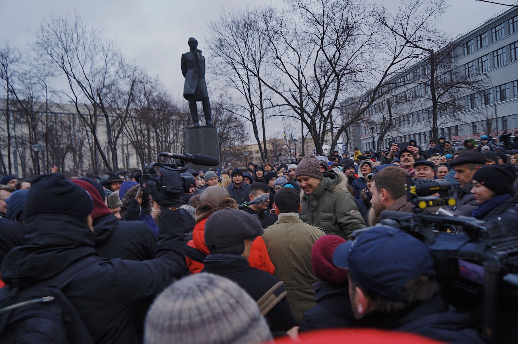 <p>По оценке управления МВД по Москве, мероприятие в Лермонтовском сквере посетили 300 человек, из&nbsp;которых &laquo;примерно половина&raquo;&nbsp;&mdash; представители СМИ и&nbsp;блогеры.</p>