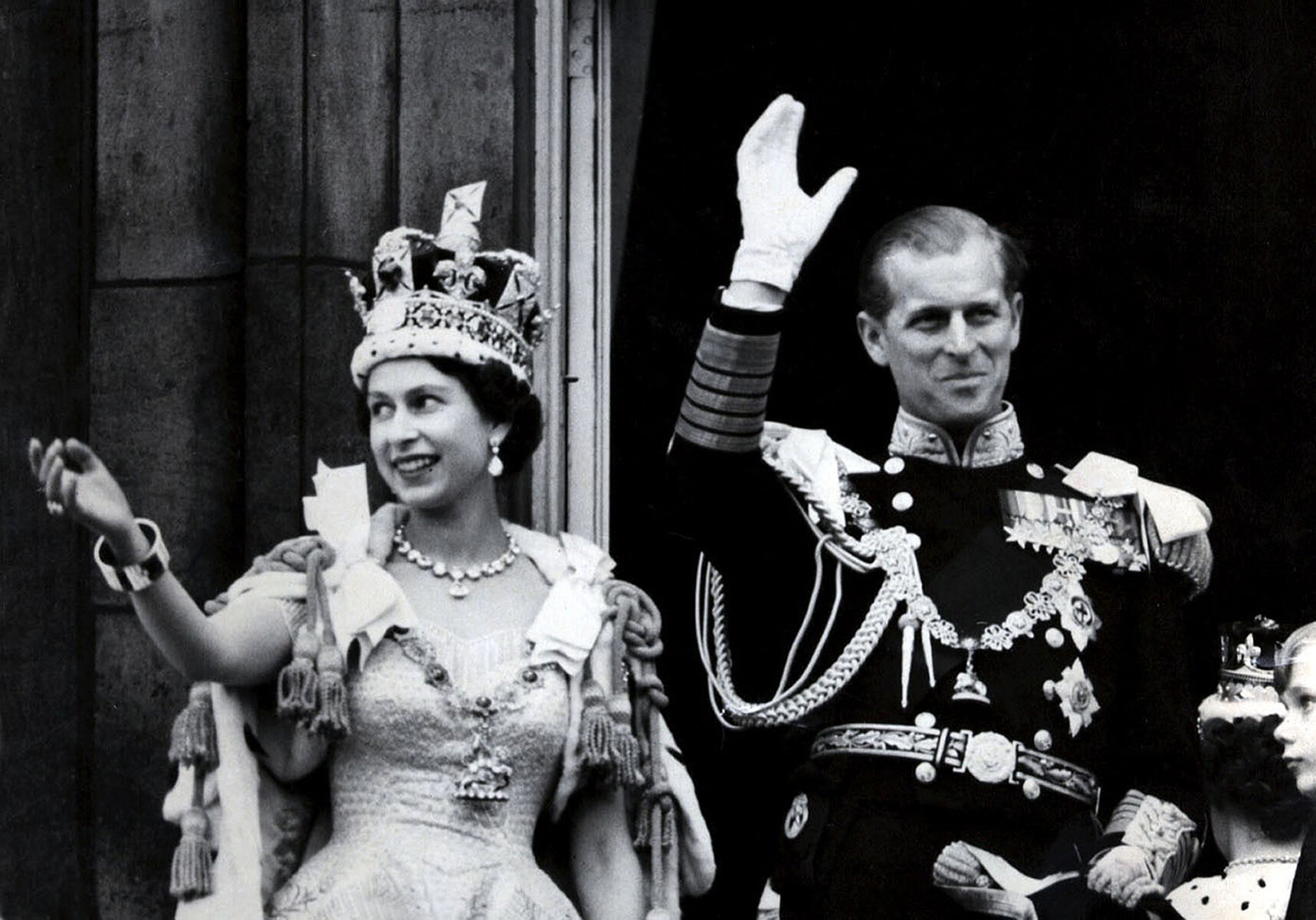 <p>Принц Филипп и королева Елизавета II во время коронации в 1957 году</p>