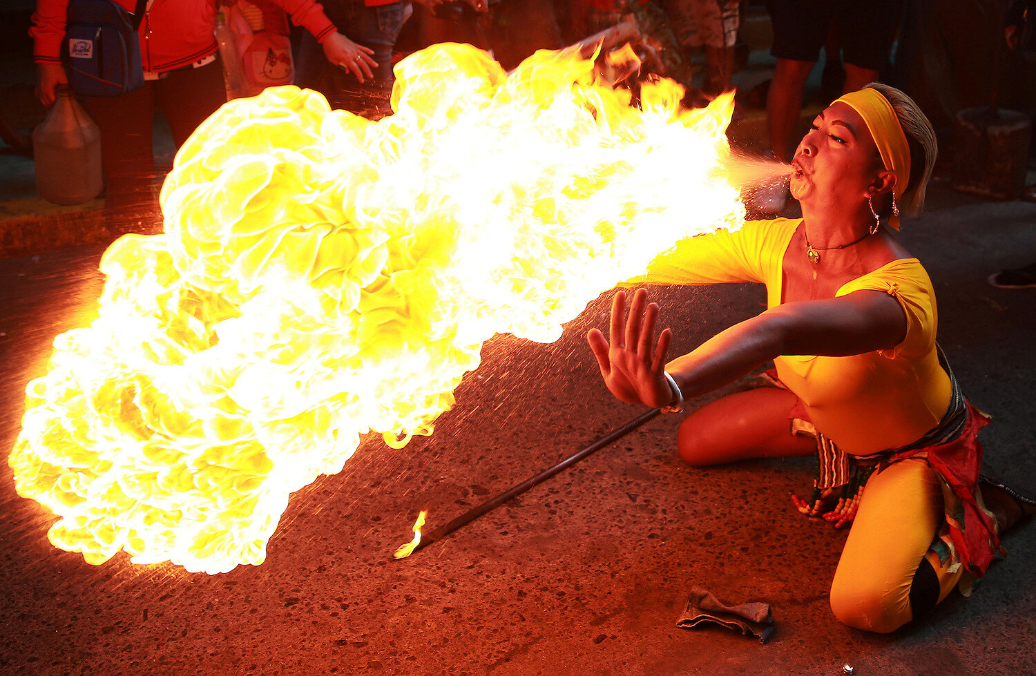 <p>Артистка театра огня во время празднования китайского Нового года в Чайнатауне Манилы в Филиппинах.</p>