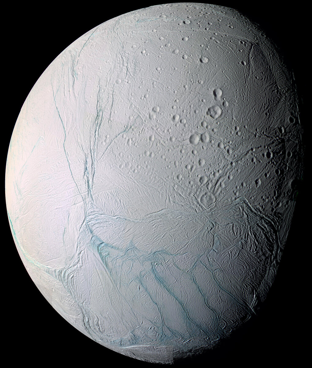 <p>Снимок Энцелада, одного из спутников Сатурна, сделанный в марте 2015 года.</p>