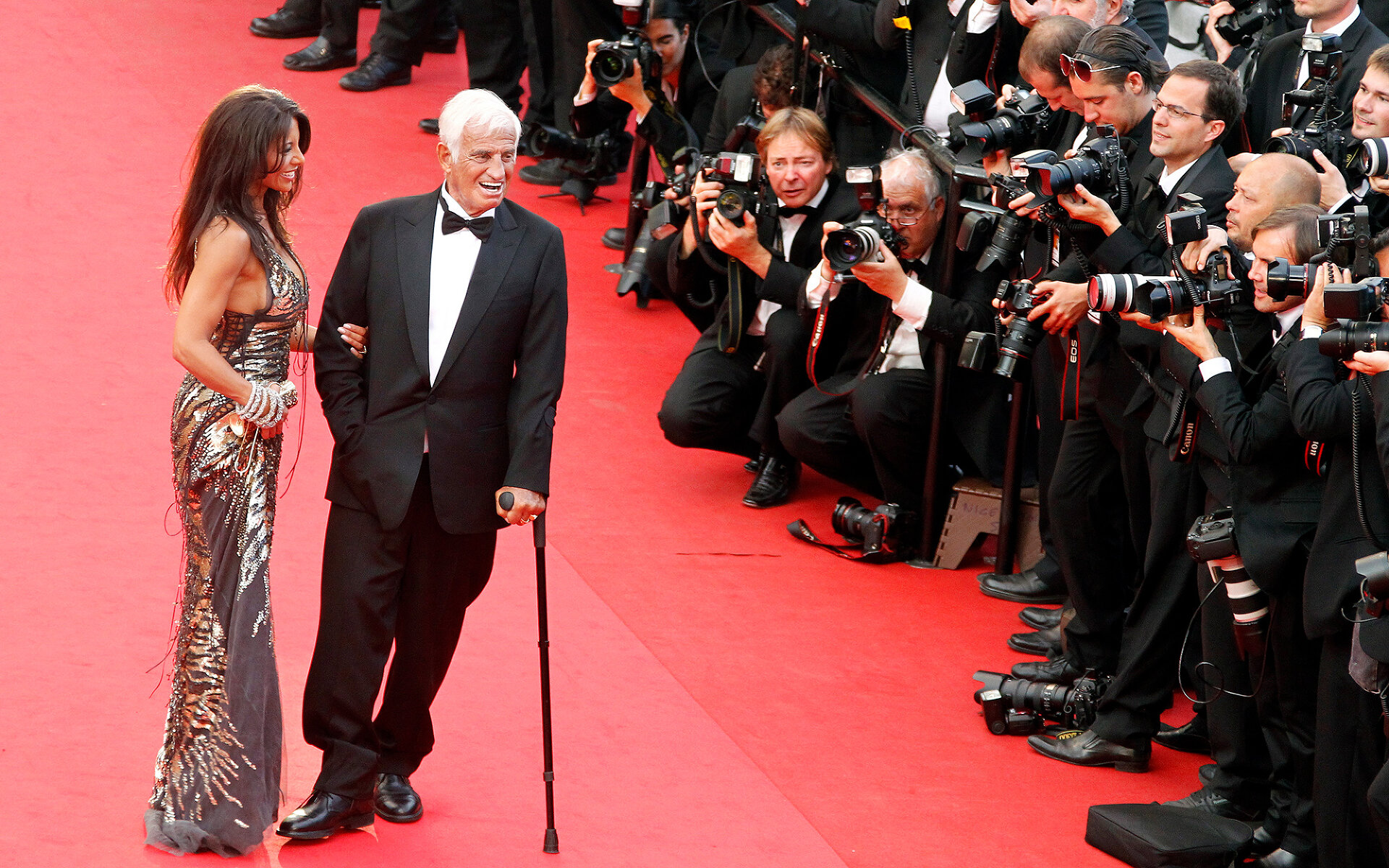 <p>В 2011 году, 17 мая, после показа биографического фильма о Бельмондо на Каннском кинофестивале актера наградили Почетной Золотой пальмовой ветвью за достижения в его кинокарьере. С 1990-х годов такую награду получили всего 15 человек, в том числе партнеры Бельмондо по французскому кино Ален Делон и Катрин Денев.</p>