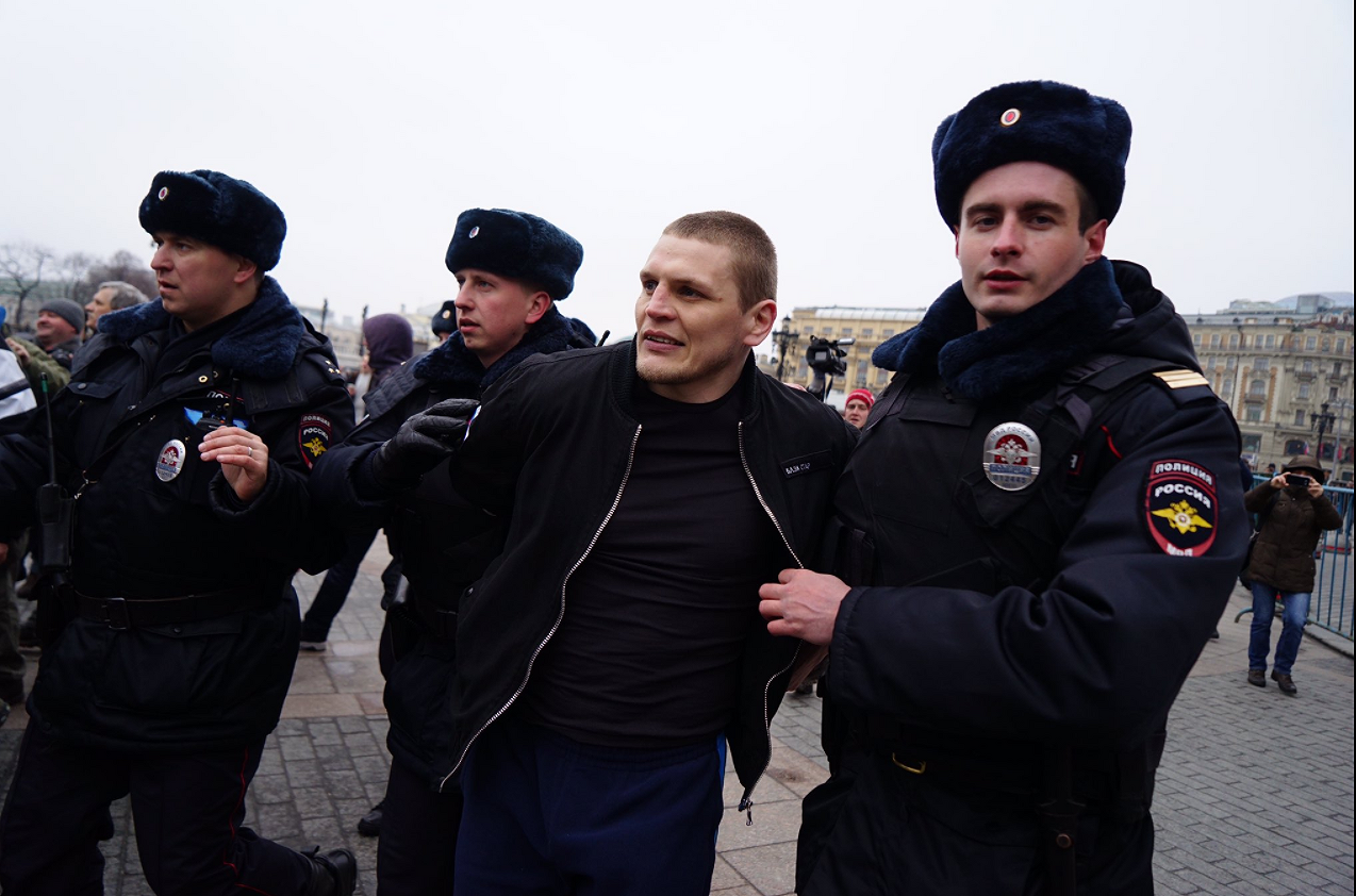 <p>Еще одним задержанным стал мужчина, который скандировал, что Путин &mdash; &laquo;наш лидер&raquo;, best president, number one.</p>