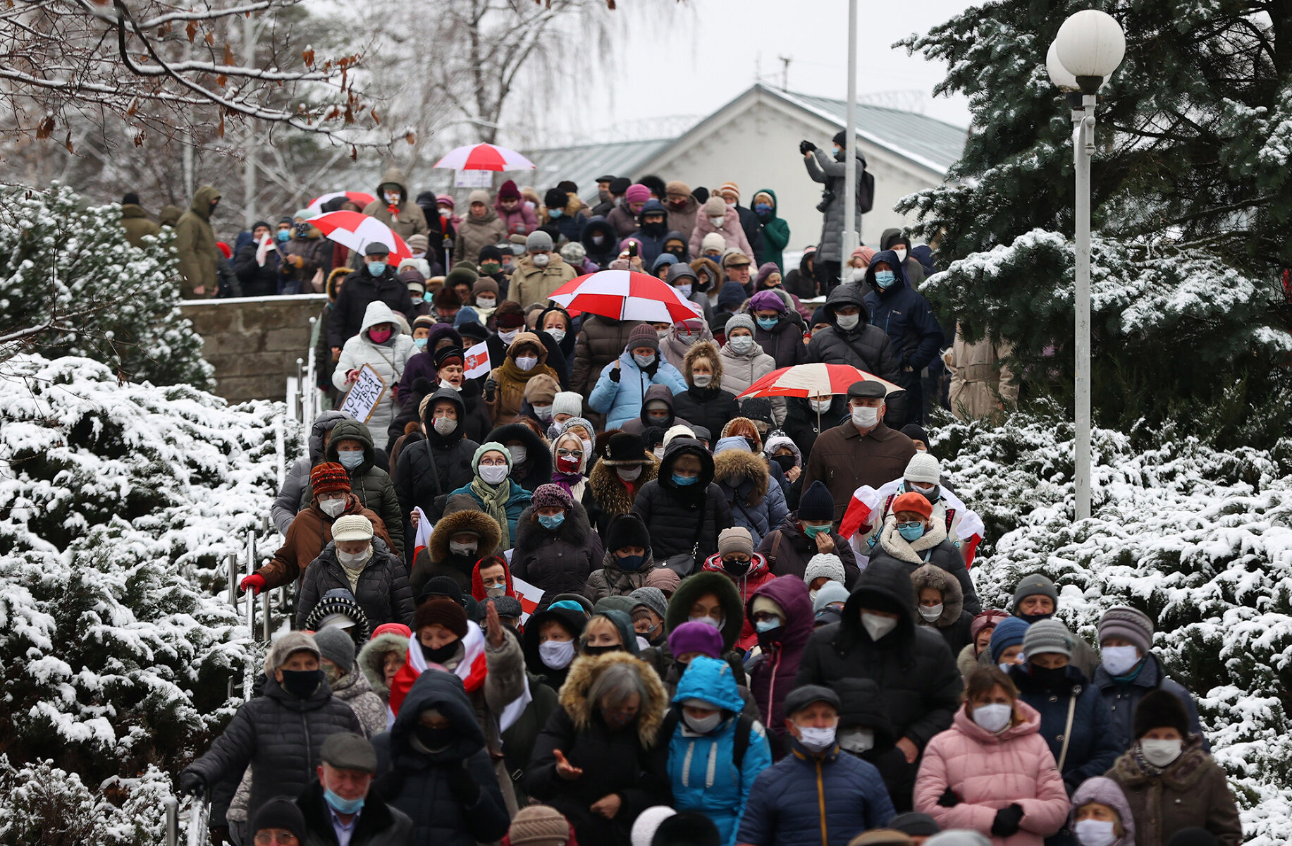 <p>Участники &laquo;Марша пенсионеров&raquo; в Минске, 30 ноября 2020 года.</p>

<p>Ближе к зиме масштабные протесты в Беларуси фактически завершились, однако люди продолжали выходить на улицы. Они собирались маленькими колоннами, проводили шествия во дворах, заранее никак не анонсируя свои акции.&nbsp;&nbsp;</p>