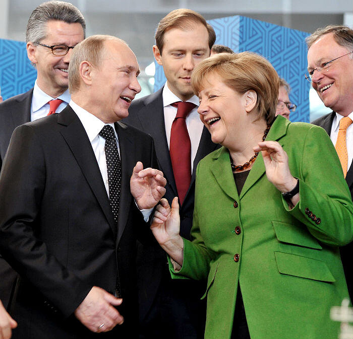 Владимир Путин и канцлер ФРГ Ангела Меркель, ГАННОВЕР, 8 апреля 2013. Источник: AP Photo/RIA Novosti, Alexei Druzhinin