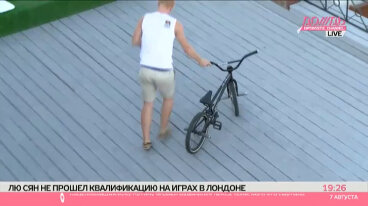 BMX-еры устроили трюковое вело-шоу на крыше ДОЖДЯ